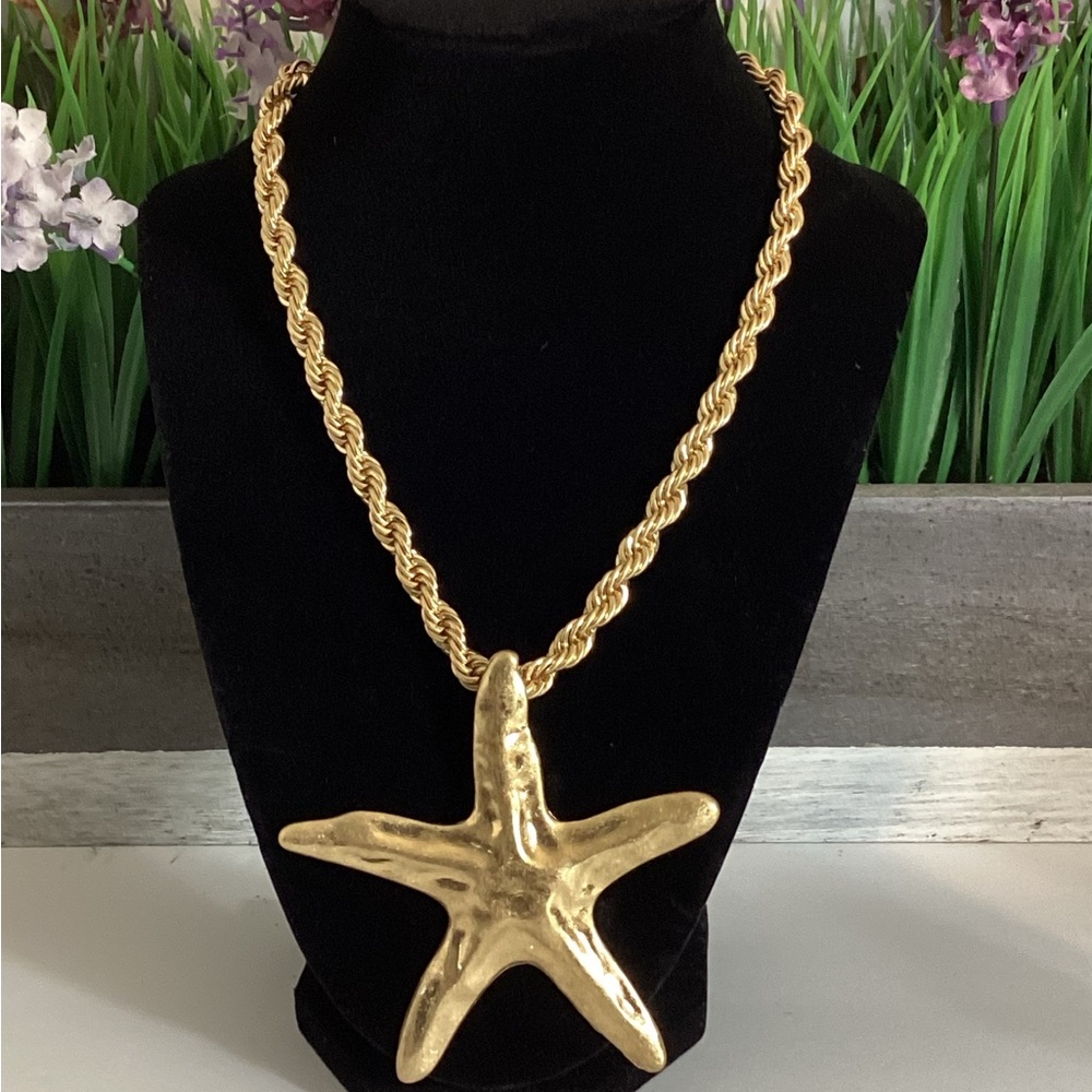 - GOLDEN STAR NECKLACE